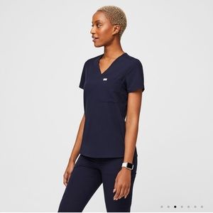 Figs women’s Catarina one pocket scrub top- small navy